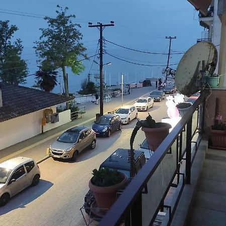 Sam Apartamento Nea Kallikrateia Exterior foto
